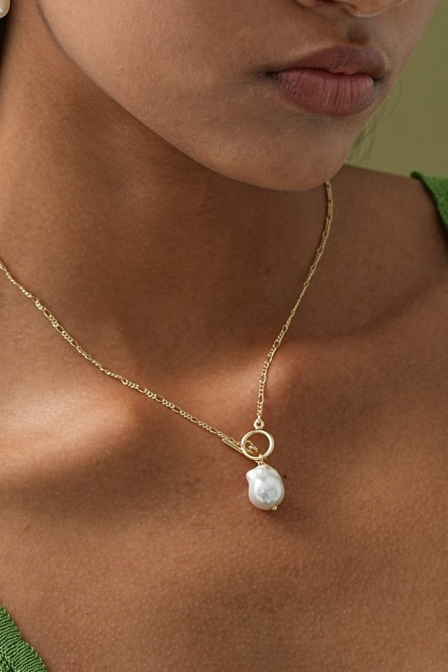 Elegant Necklace with Golden Pearls