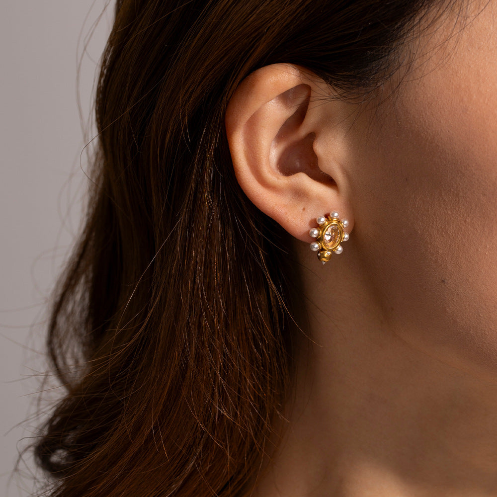 Refined Gold Earrings with Pearl