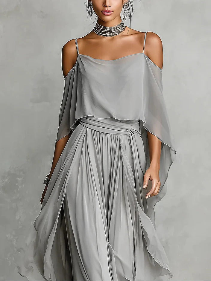 Isabela | Complete grey outfit with spaghetti strap top and light trousers