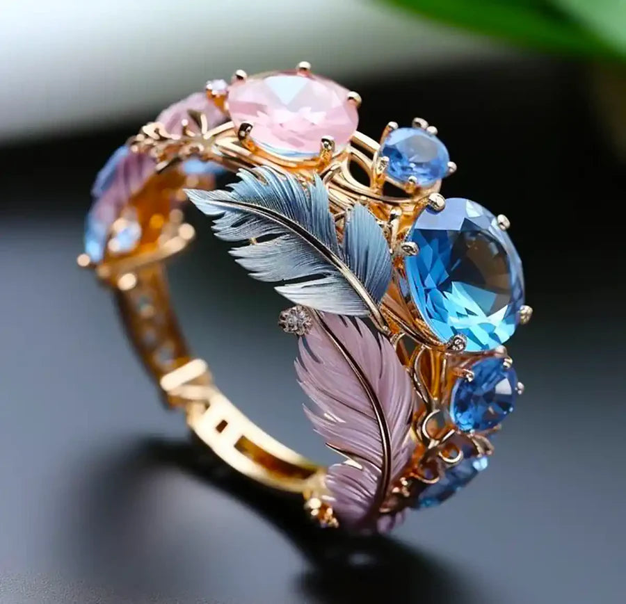 Antique Exotic Ring with Feathers and Crystals | Gold