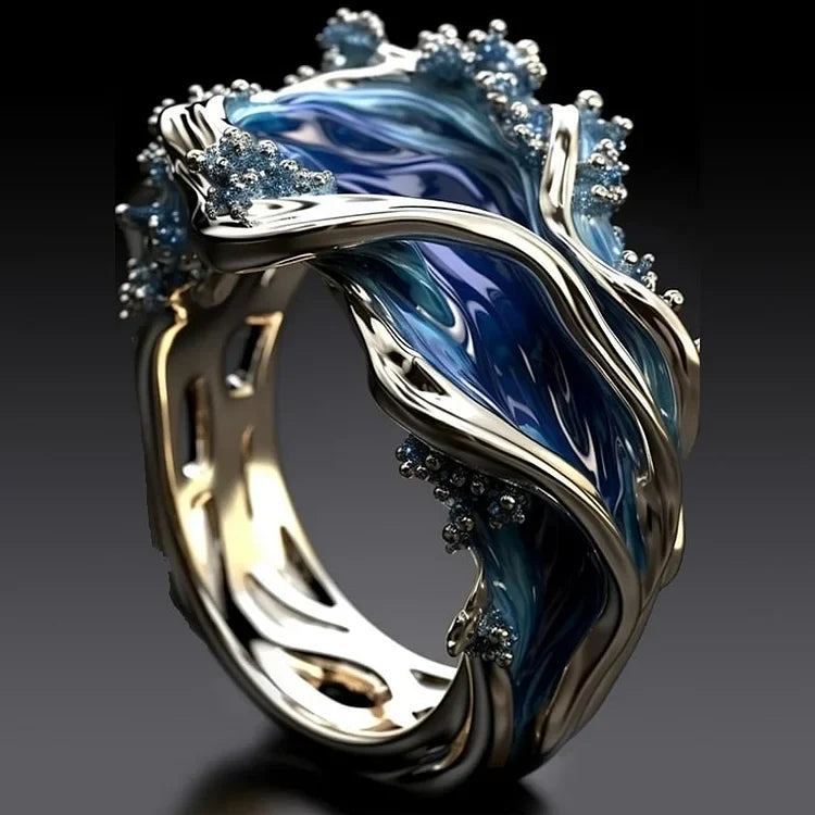 Antique gold ring with wavy sea motif | White gold