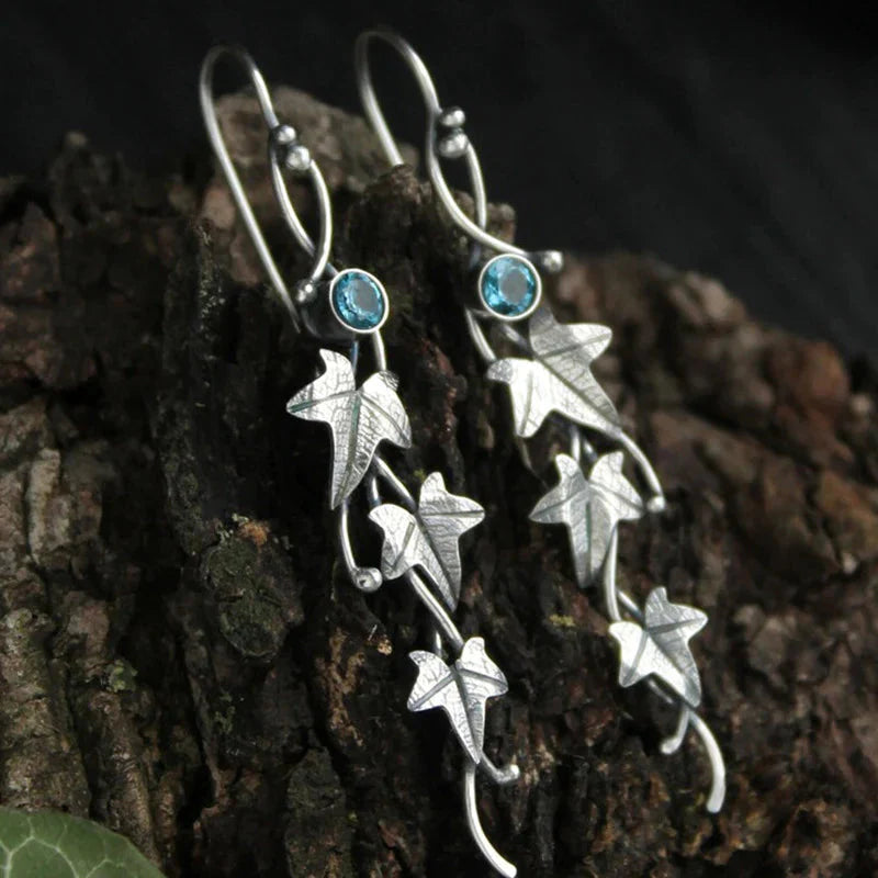 Antique Leaf Motif Earrings | White Gold