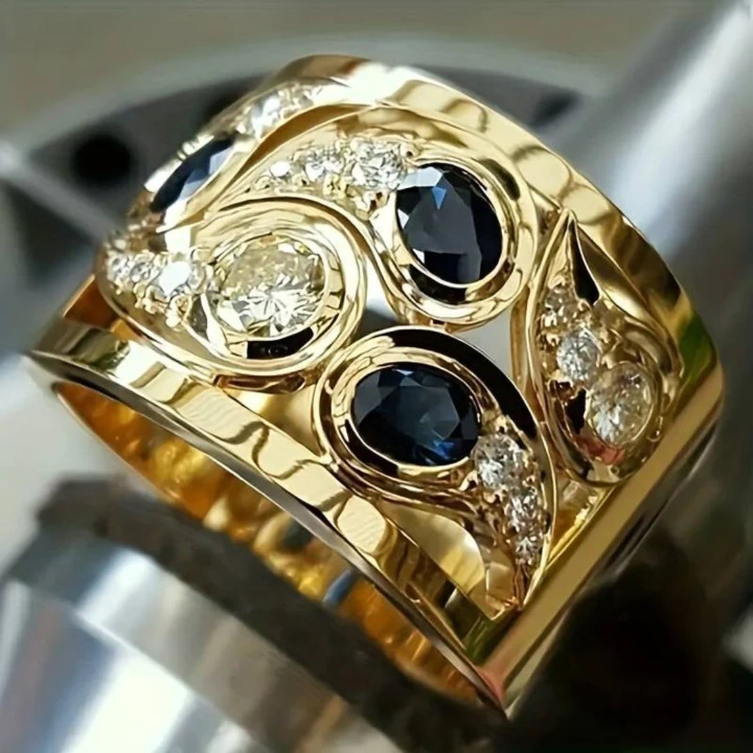 Vintage Ring in Shiny Gold