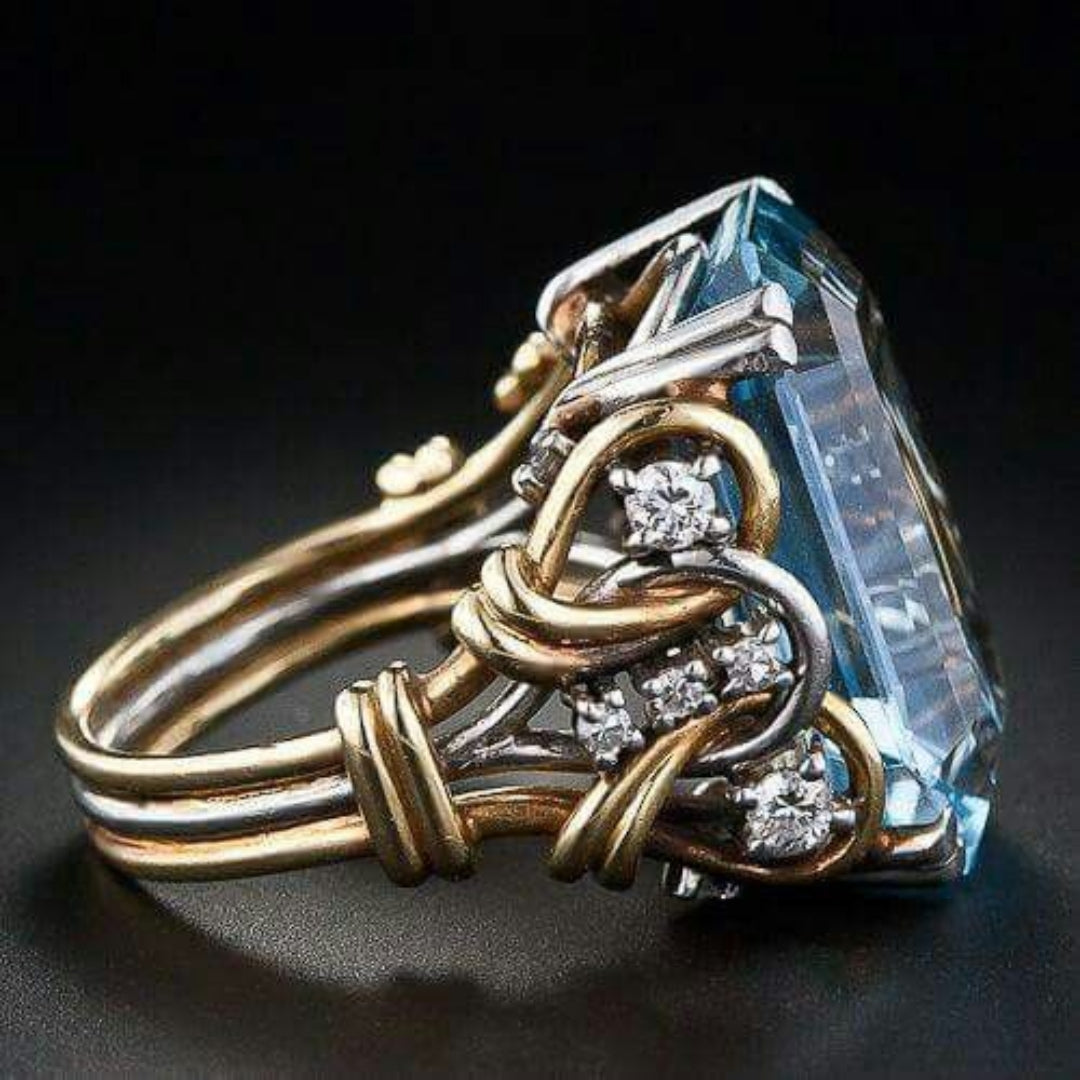 Vintage Ring in Gold with Blue Zircon