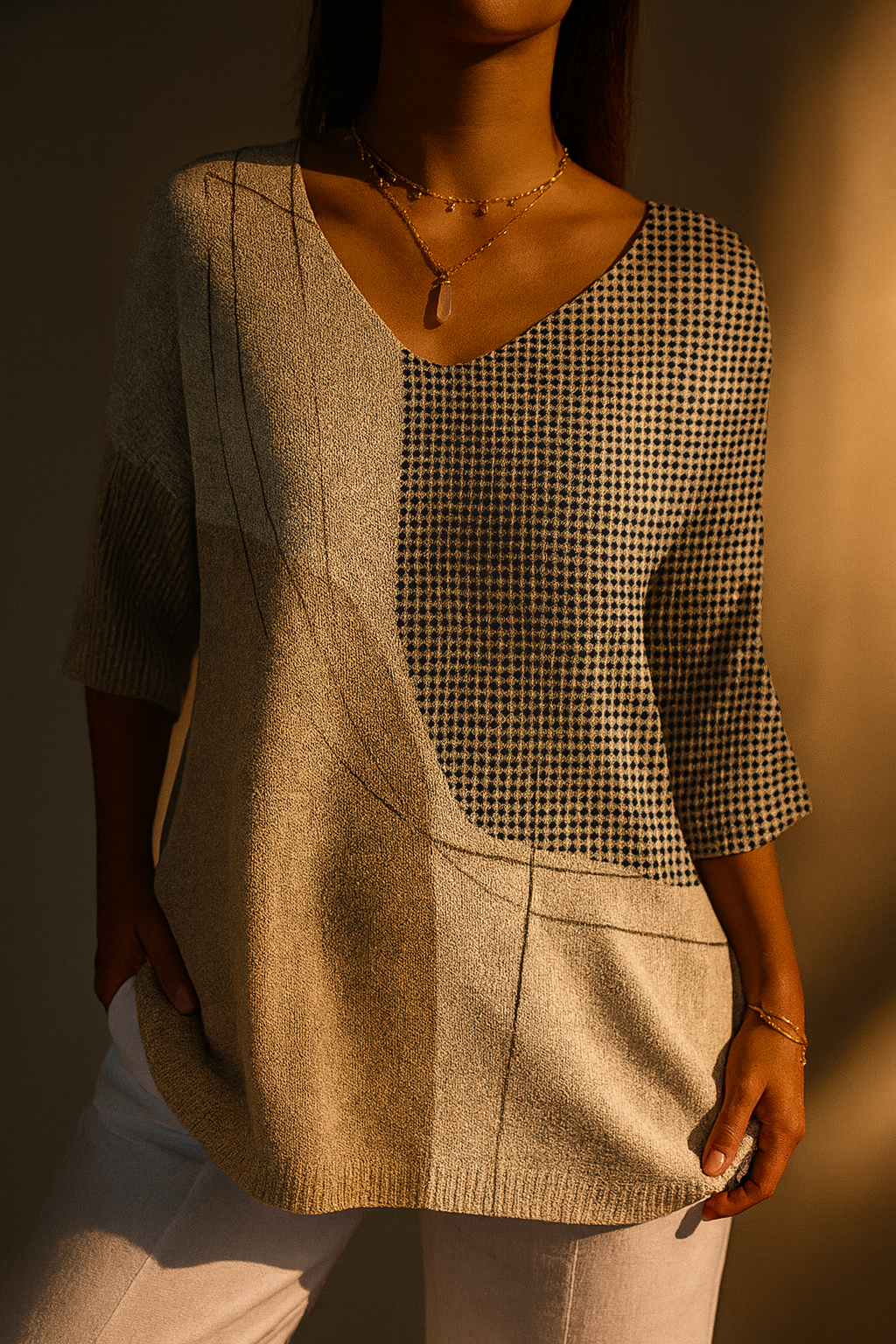 Casual knitted jumper with abstract geometric pattern for women