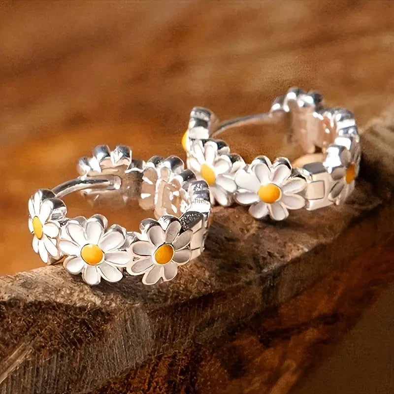 Elegant daisy earrings | White gold
