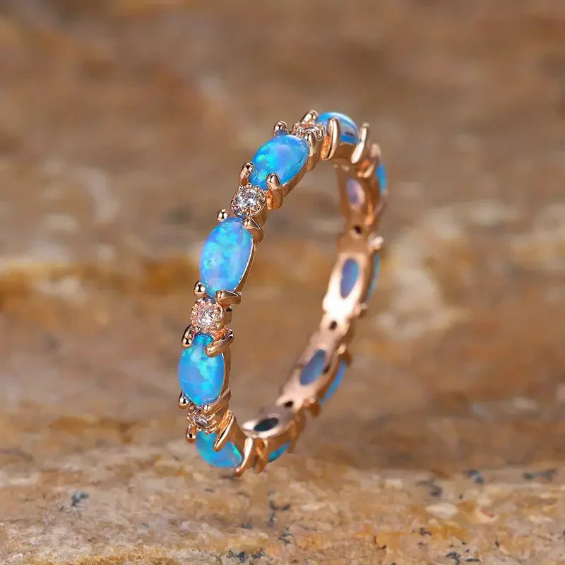 Elegant ring with blue opal | Gold