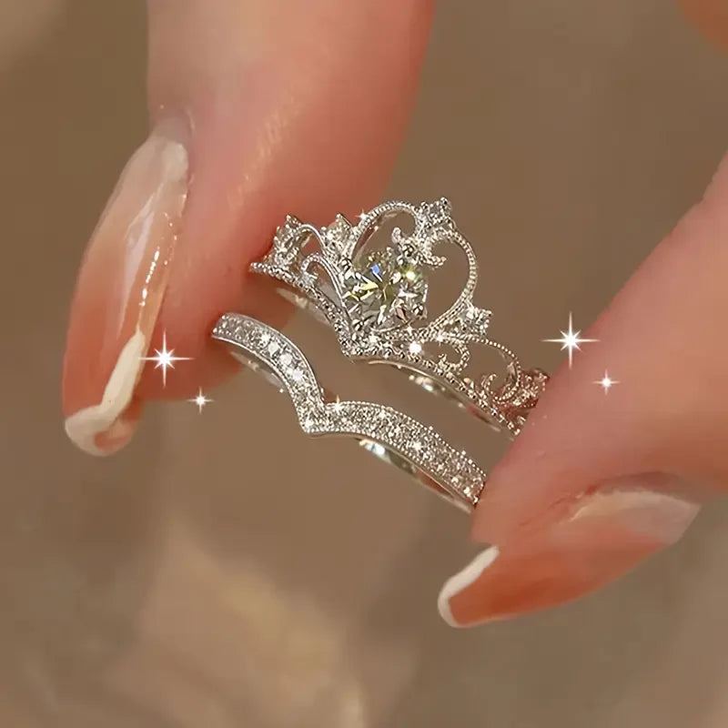 Shiny crown ring in silver | White gold