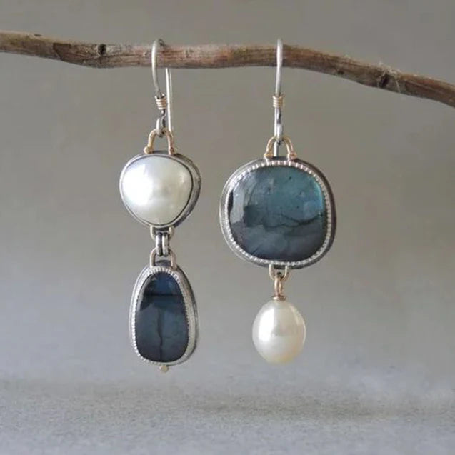 Heavenly Vintage Earrings | White Gold