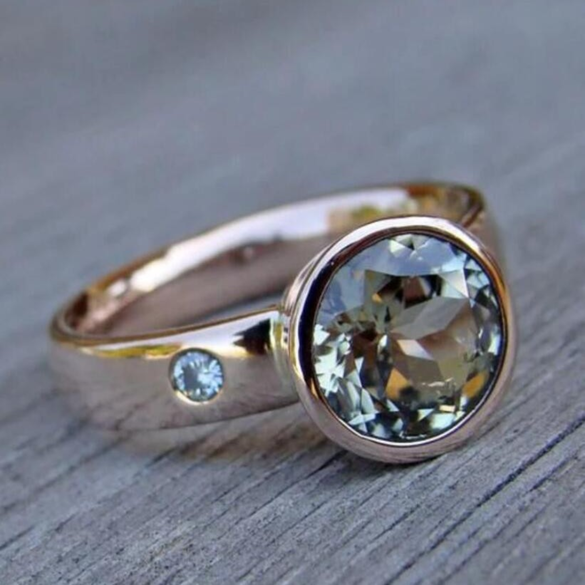 Vintage Engraved Ring with Fine Zirconia