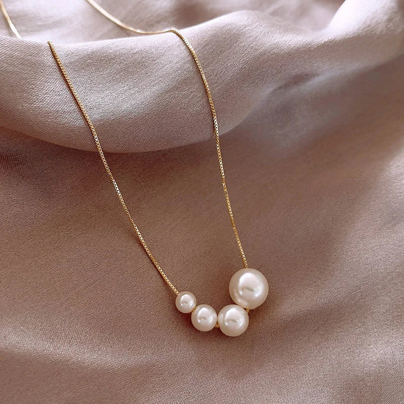 Beautiful pearl necklace | Gold
