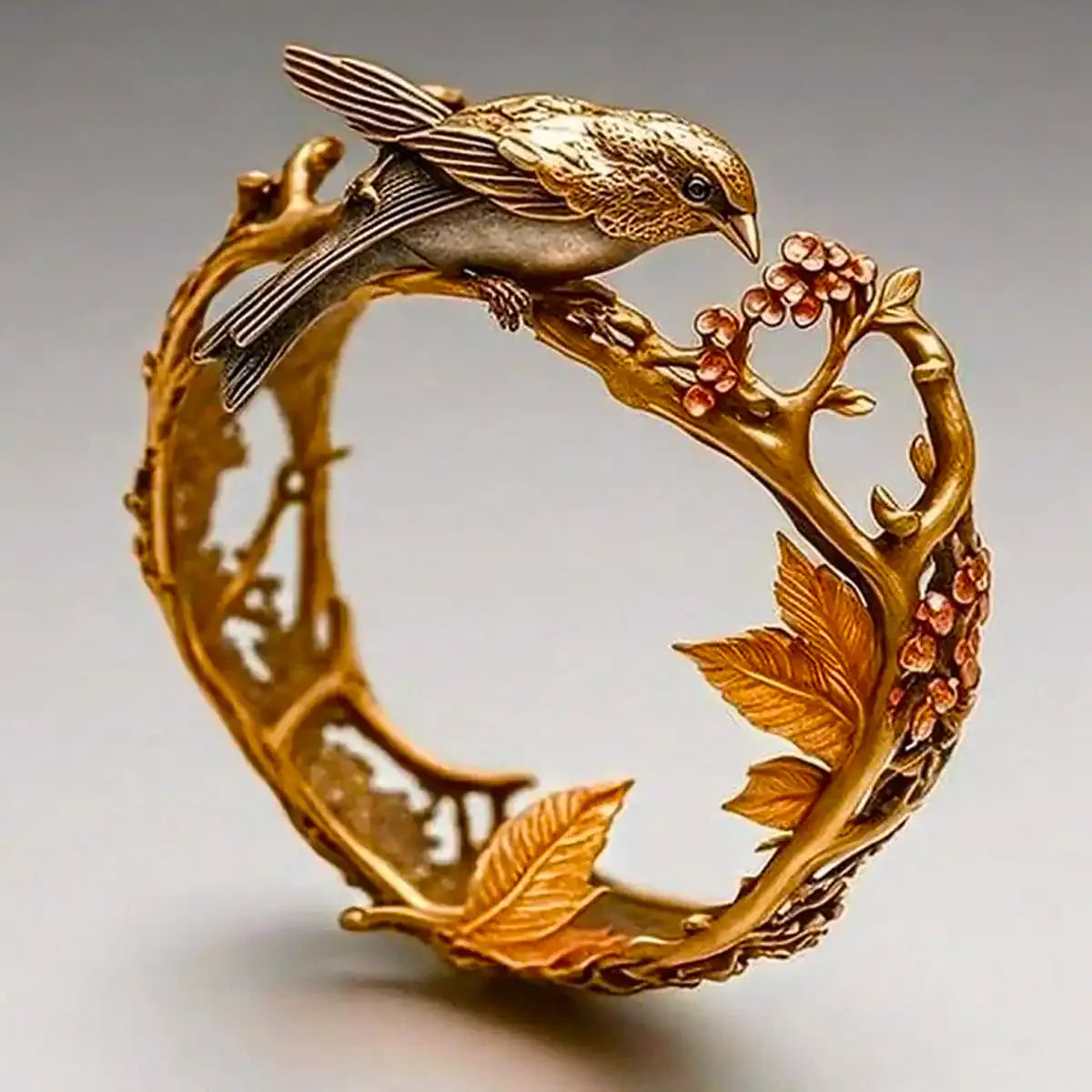 Ring with sunlit hummingbird | Gold