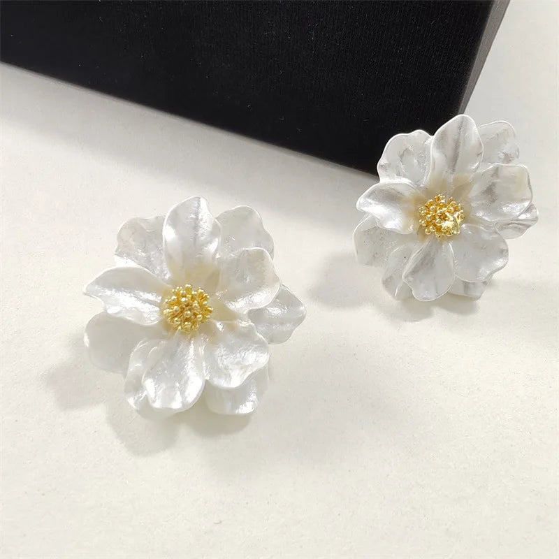 Chic Flower Stud Earrings in White Acrylic