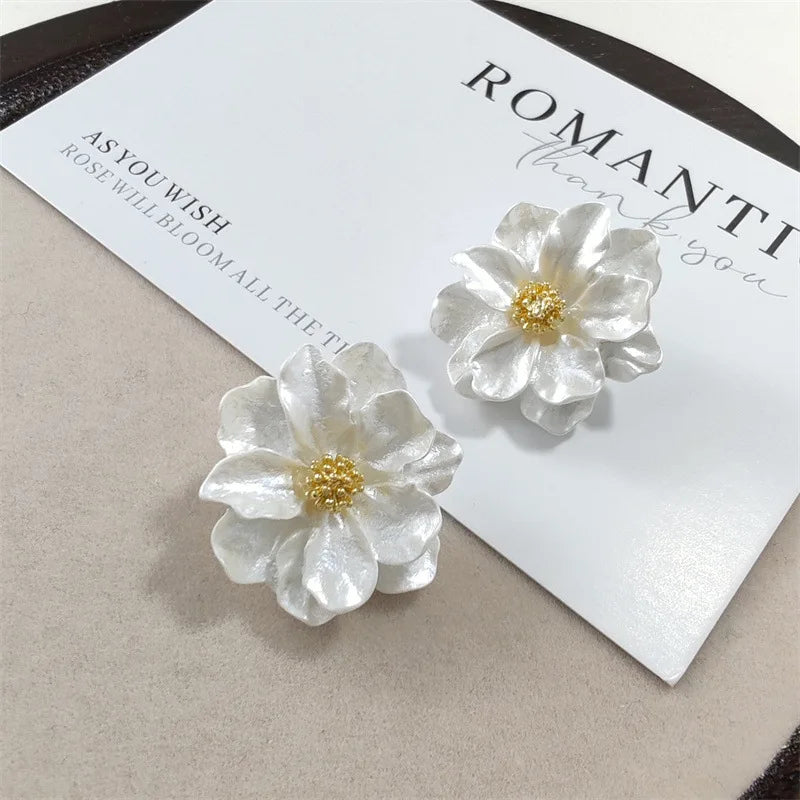 Chic Flower Stud Earrings in White Acrylic