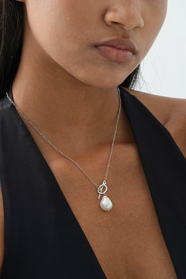 Elegant Necklace with Golden Pearls