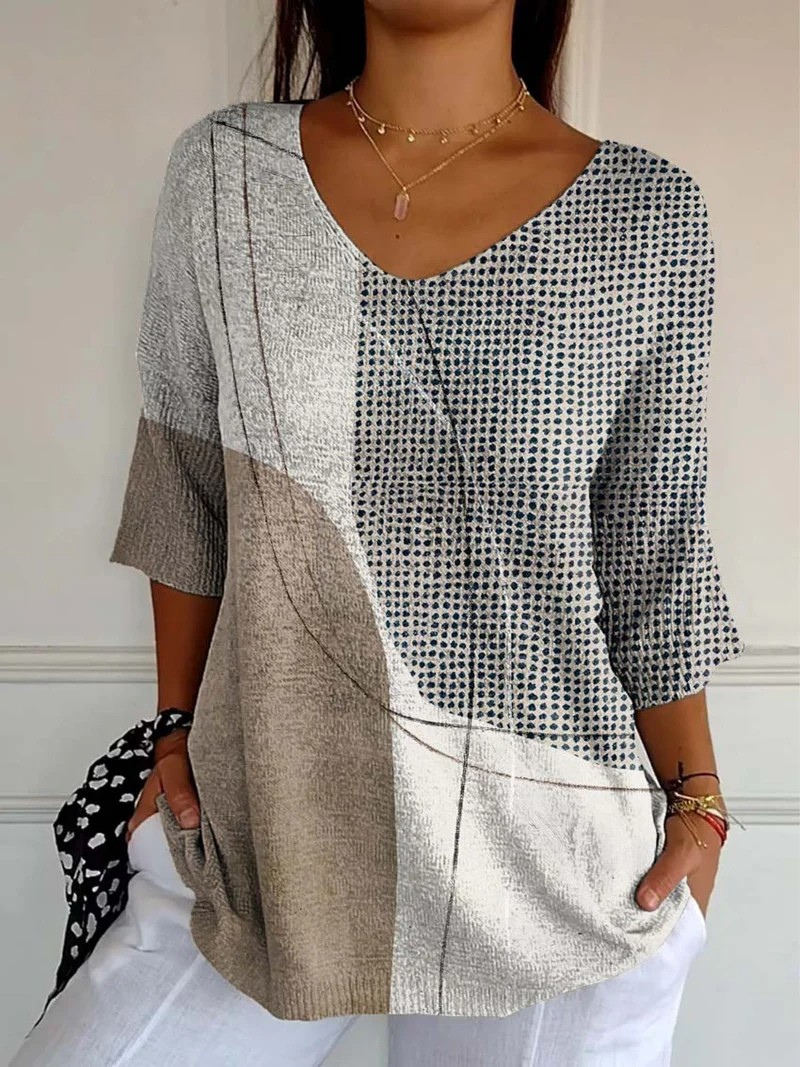 Casual knitted jumper with abstract geometric pattern for women