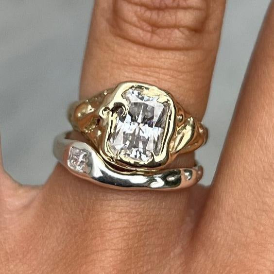 Set of Shiny Rings in Gold and Silver