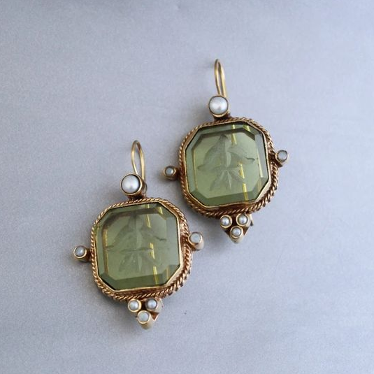 Vintage Earrings in Green with Pearls