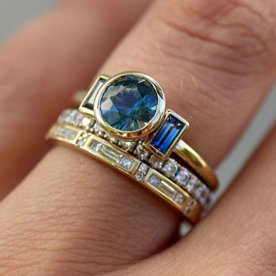Set of Shiny Vintage Rings in Blue
