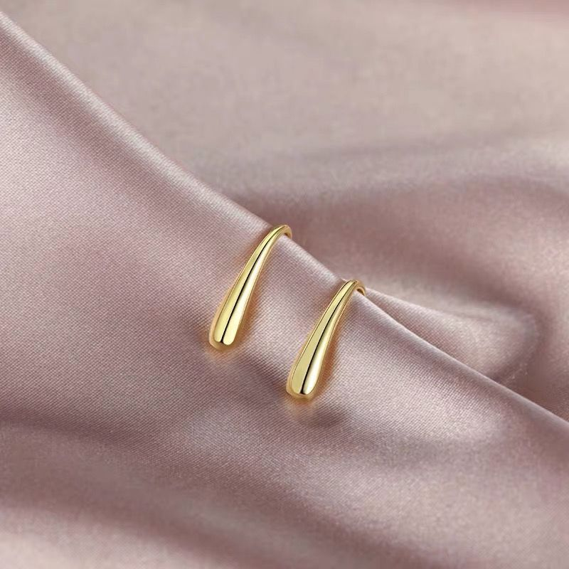 Antique Hanging Earrings in Gold and Silver | White Gold